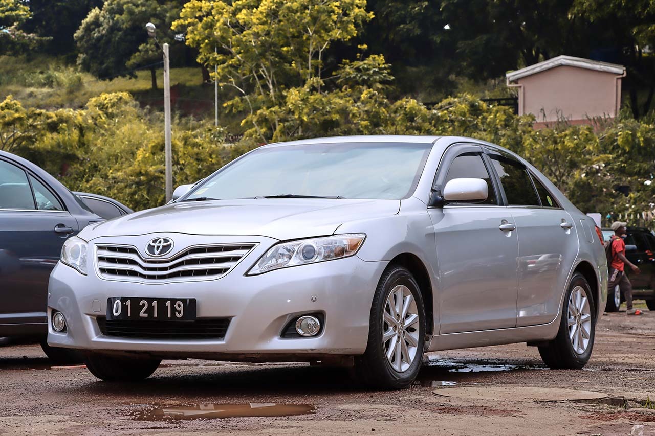 TOYOTA Camry photo 1